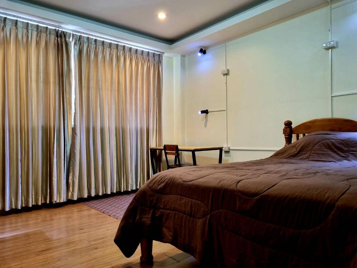 T2B Hostel Chiang Mai Bagian luar foto