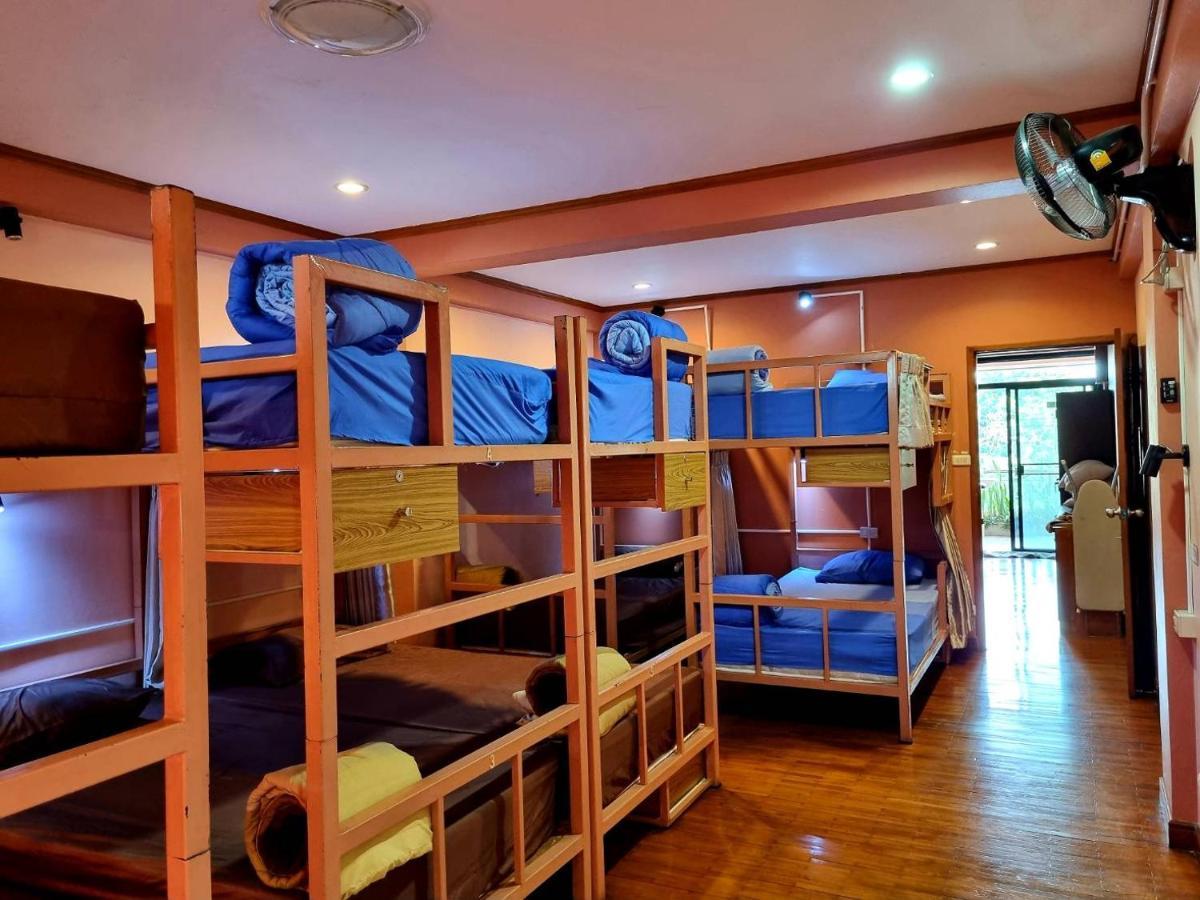 T2B Hostel Chiang Mai Bagian luar foto