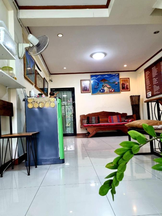 T2B Hostel Chiang Mai Bagian luar foto