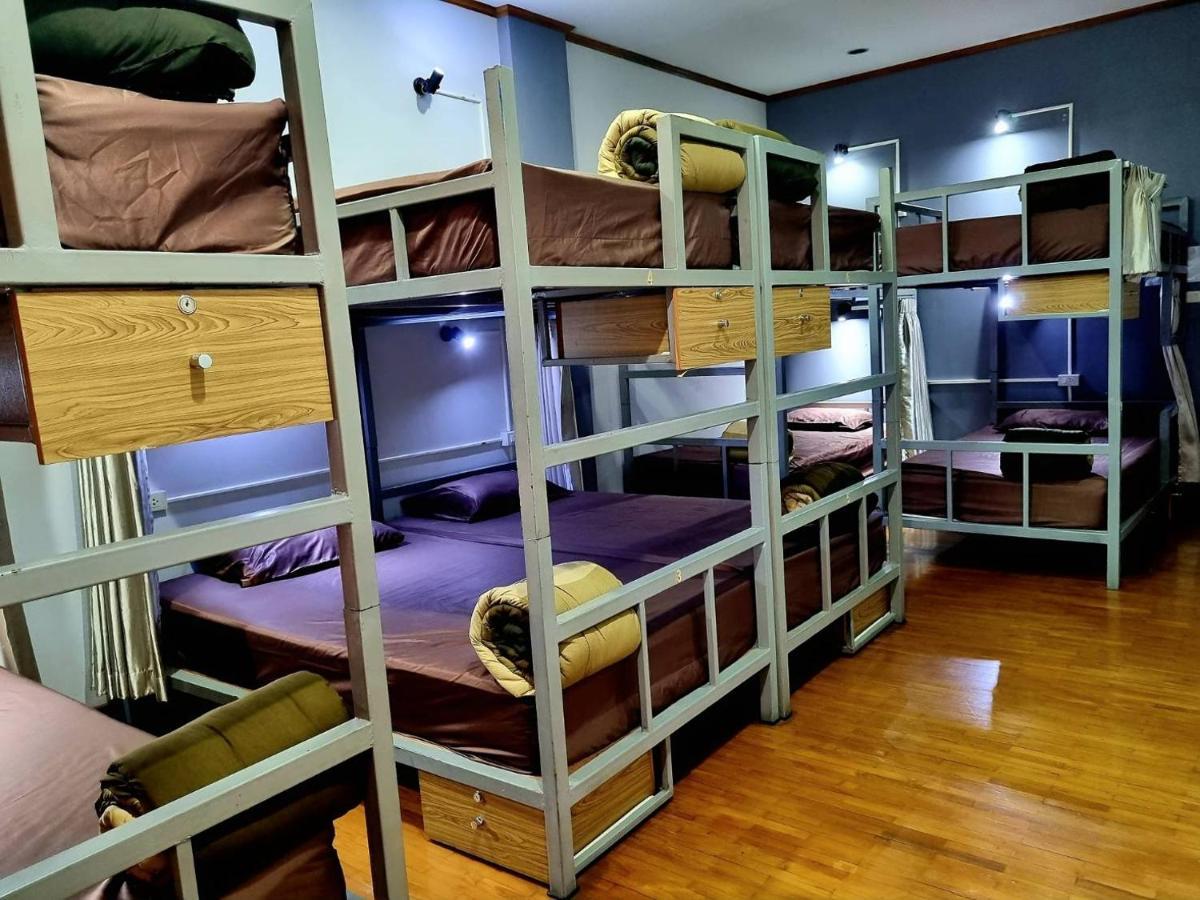 T2B Hostel Chiang Mai Bagian luar foto