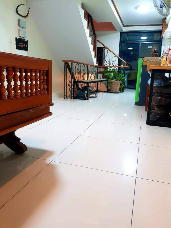 T2B Hostel Chiang Mai Bagian luar foto