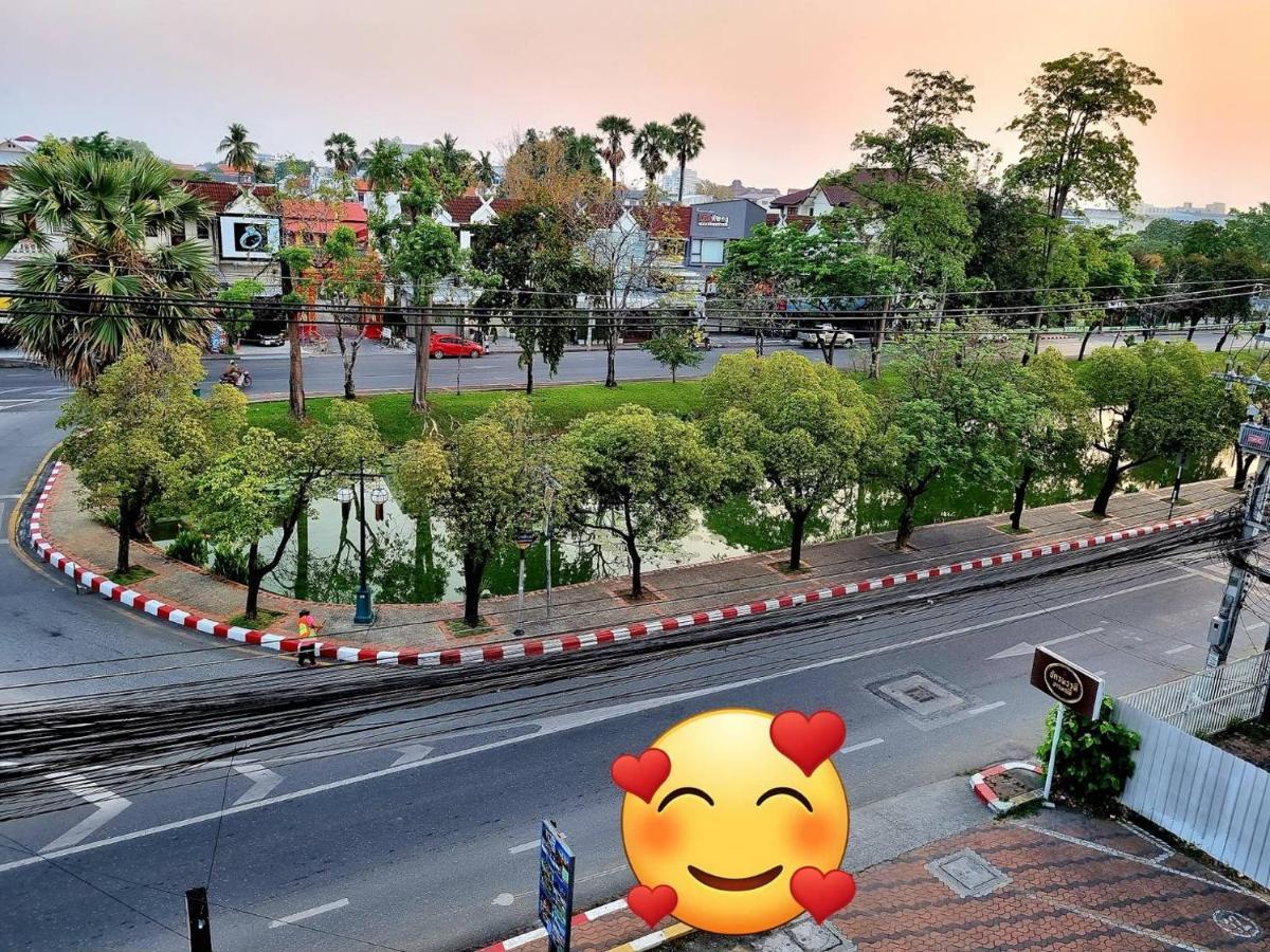 T2B Hostel Chiang Mai Bagian luar foto