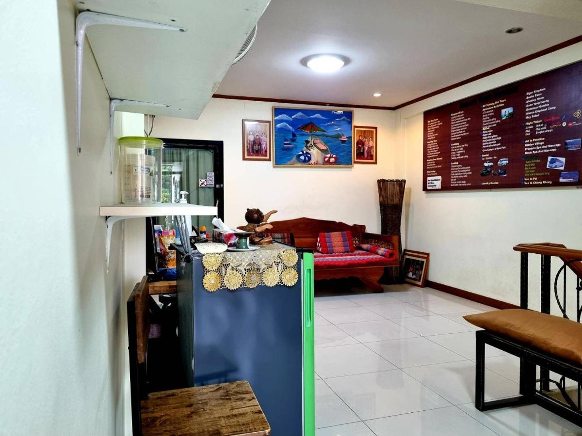 T2B Hostel Chiang Mai Bagian luar foto