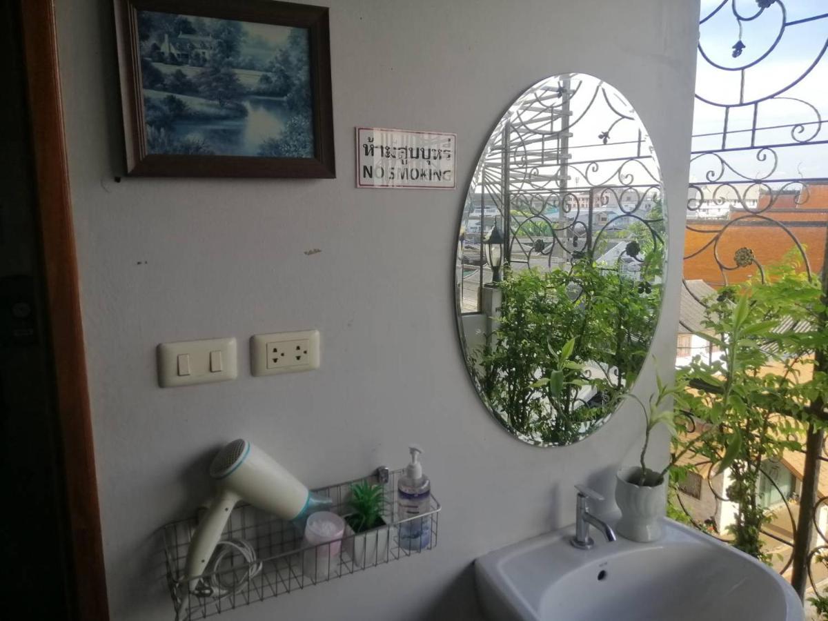 T2B Hostel Chiang Mai Bagian luar foto