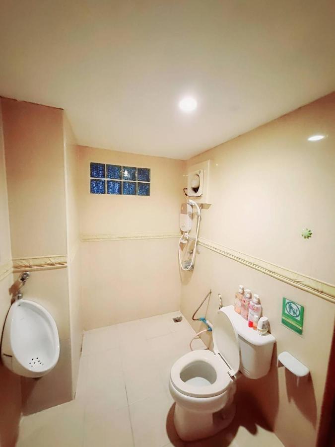 T2B Hostel Chiang Mai Bagian luar foto